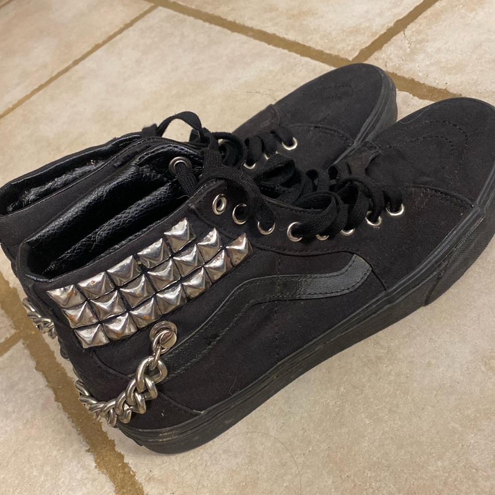 Custom Vans all black sk8-hi studded chains punk